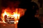 北アイルランドで騒乱続く、警察襲撃し住宅や車に放火