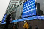 写真は香港の証券取引所。2024年1月、香港で撮影。