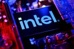 インテルのロゴとマザーボードのイメージ